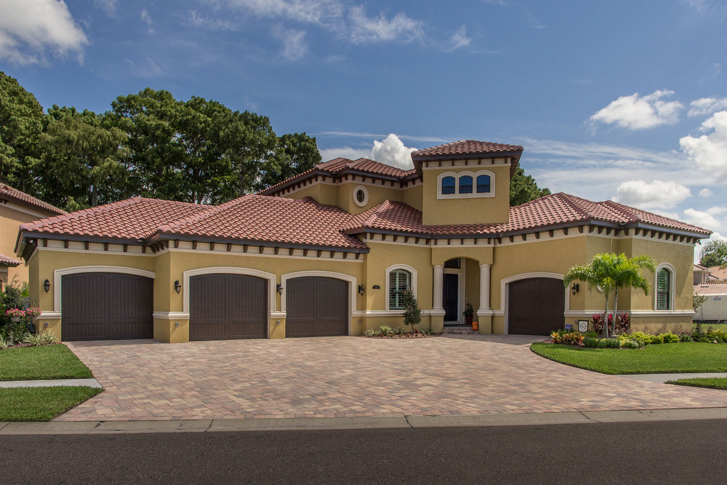 elev-4525-grand-lakeside